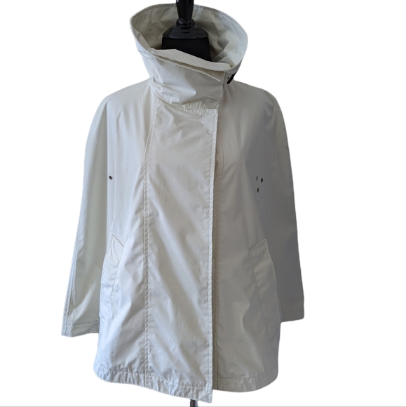 NEW Burberry London White Cape Rain Poncho Jacket Coat Size M $1025 - Picture 2 of 9